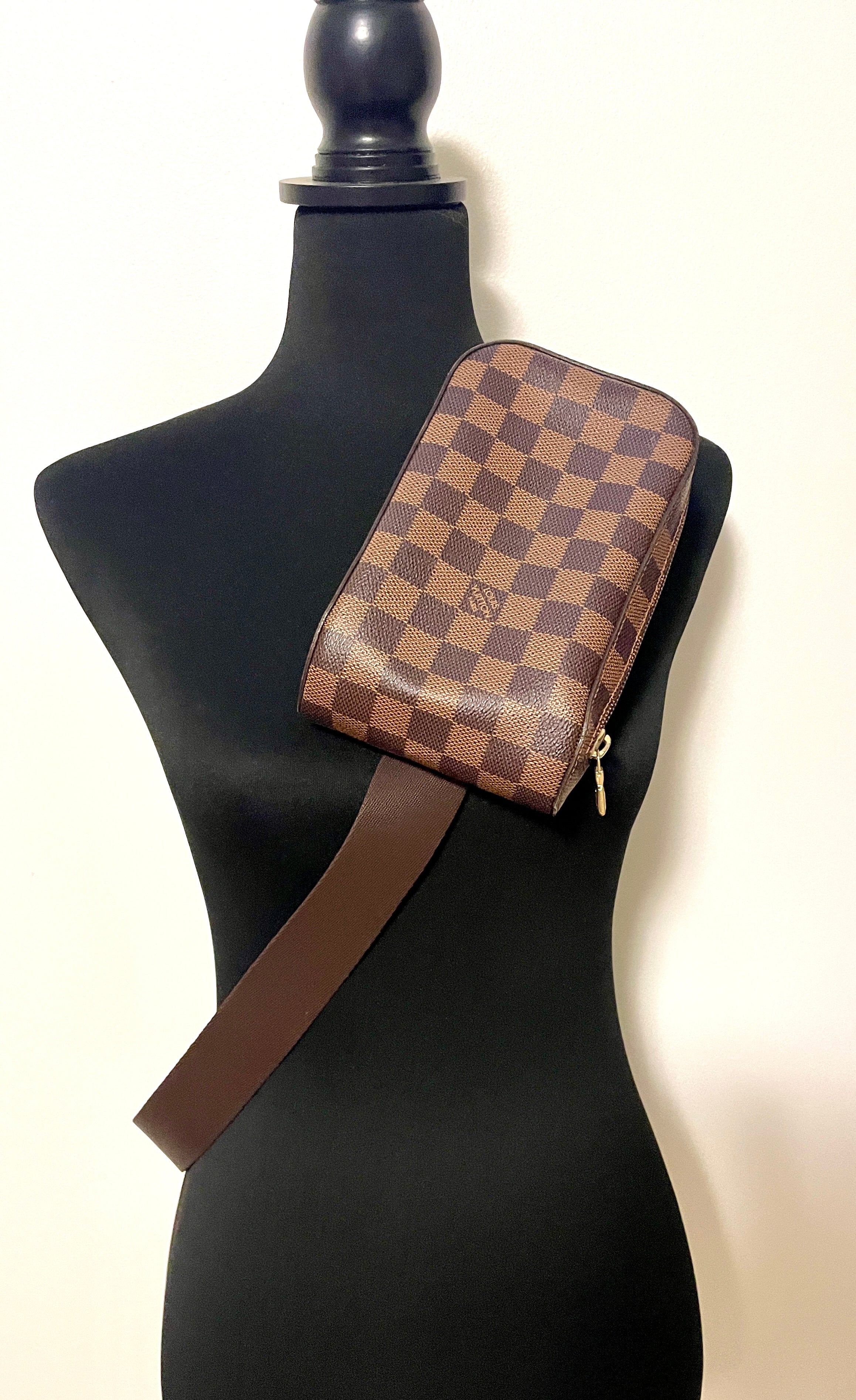 Vintage Louis Vuitton Damier Ebene Pochette Melville